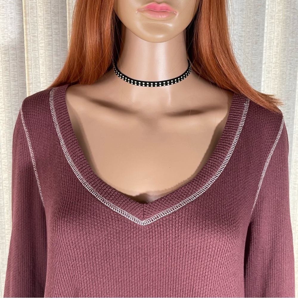 NWT BKE Sweater Top in Maroon / Mauve | Long Sleeve + V Neck - Picture 4 of 7